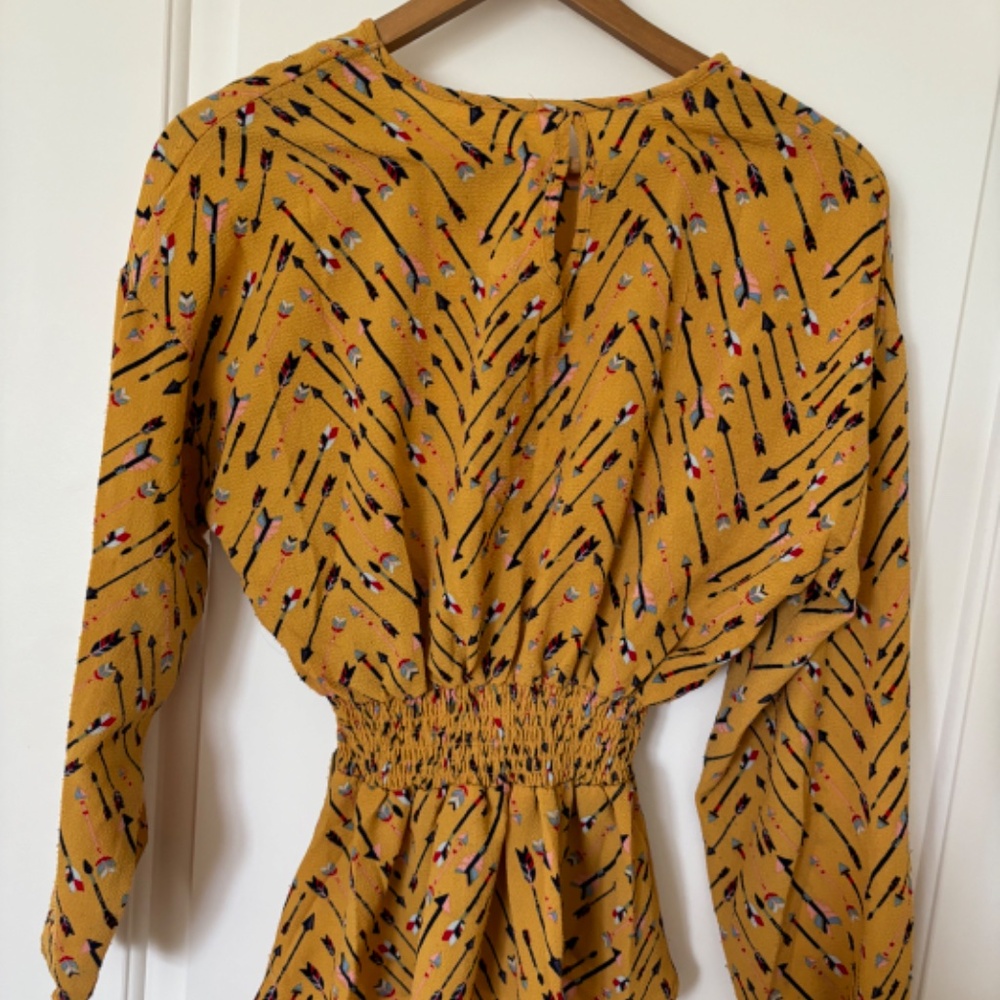 Mustard yellow blouse - Picture 2 of 5